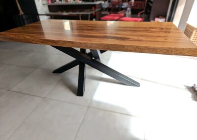 Table en bois massif